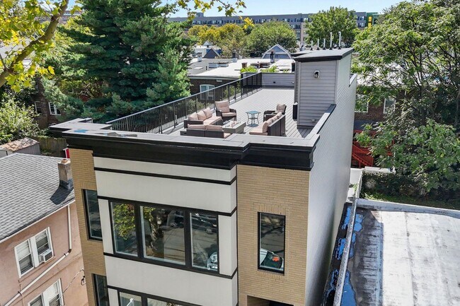Building Photo - 335 Virginia Ave