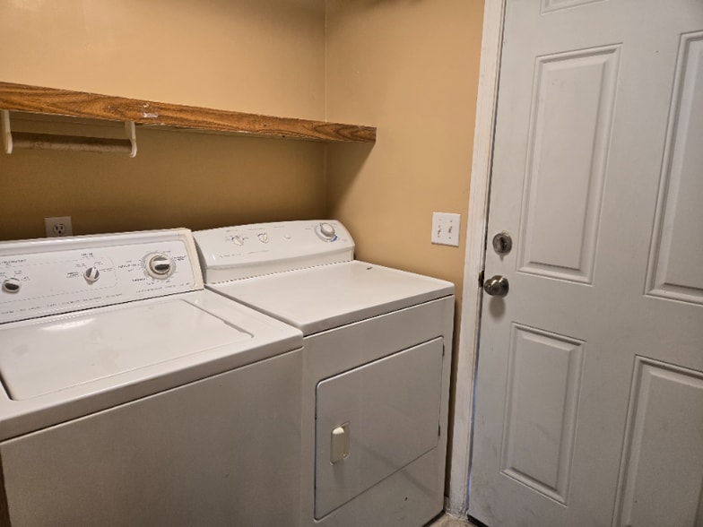 Building Photo - 7871 S Pistol Hill Rd