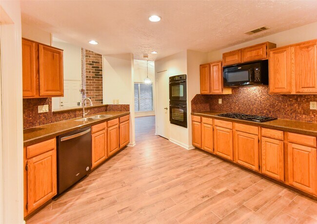 Building Photo - 3530 Santa Rosa Ln