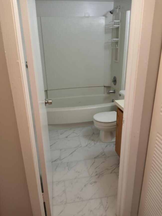 Building Photo - 2771 Riverside Dr