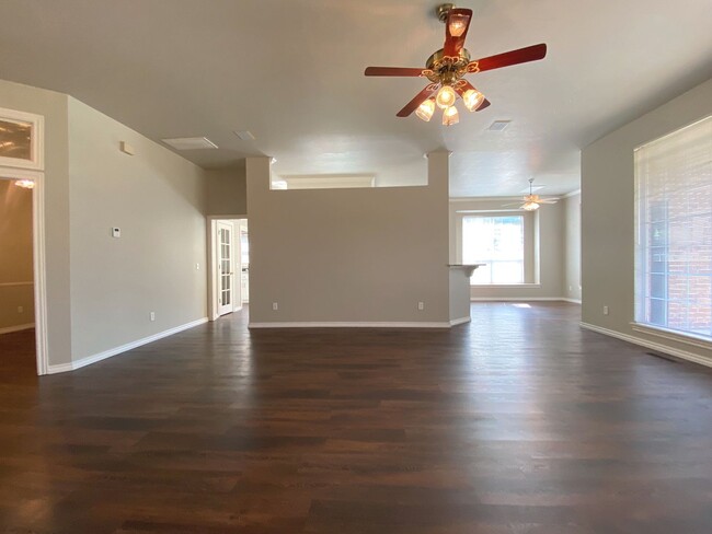 Building Photo - Absolute Dream in NW OKC!!