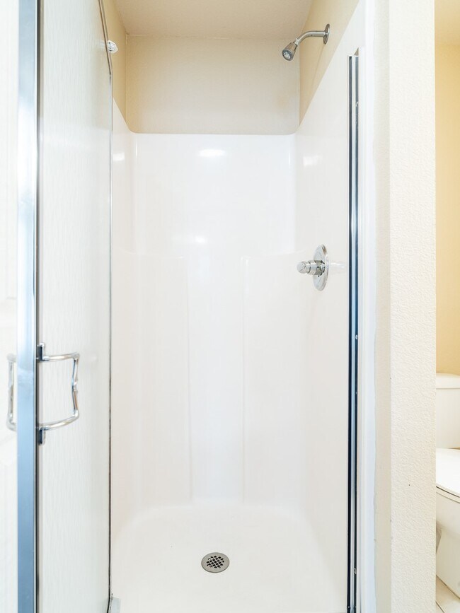 Building Photo - 1102 NW Lincoln Ct