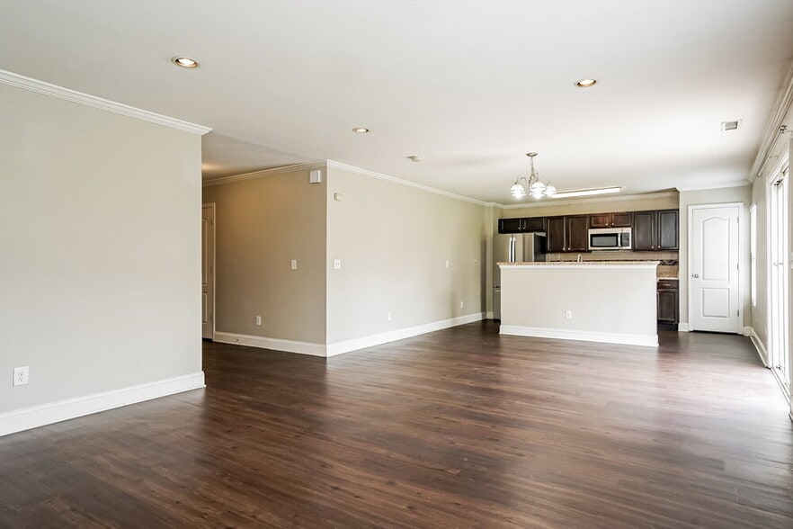 Building Photo - 535 Kerriann Ln