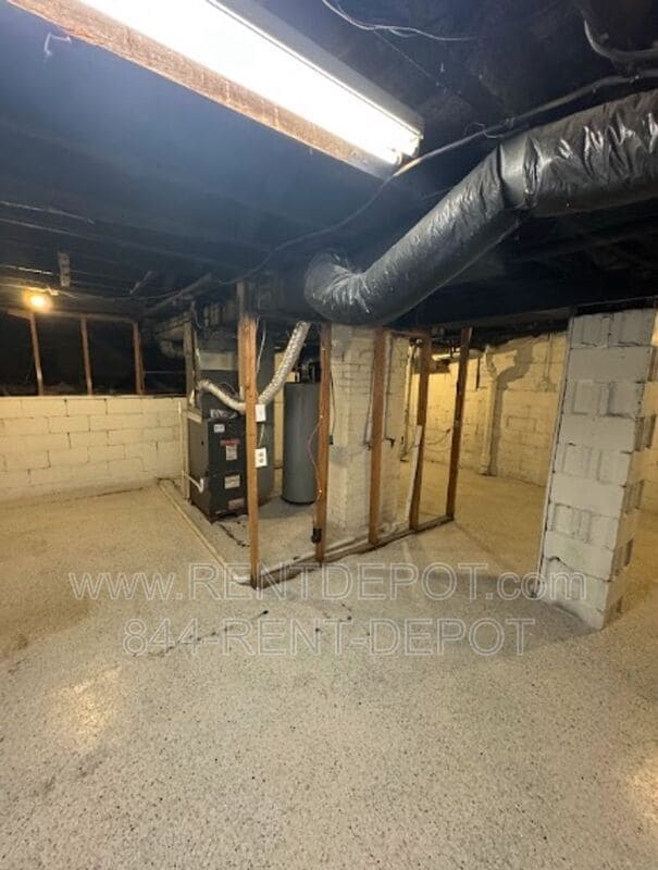 Building Photo - 1622 S Bedford Ave