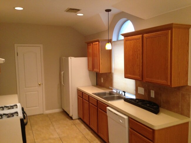 Building Photo - 4108 N Summercrest Loop