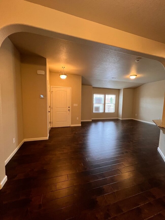Building Photo - 5640 Shamrock Heights