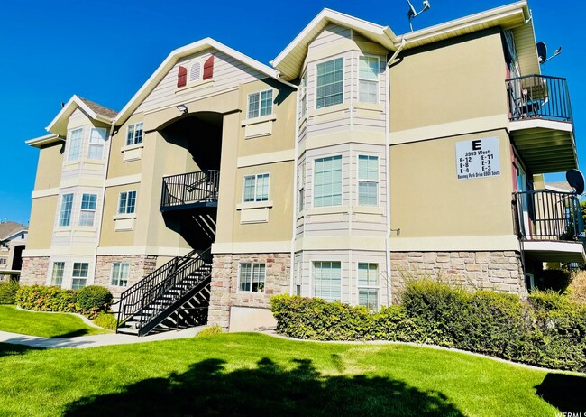 Primary Photo - 3969 Romney Park Dr