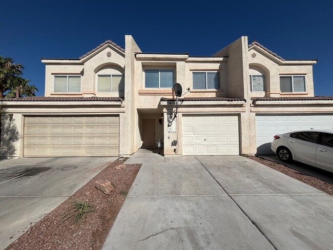 Primary Photo - Beautiful 3Bed/3Bath Townhome w/ Garage lo...