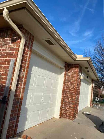 Building Photo - 2705 SE 92nd Cir
