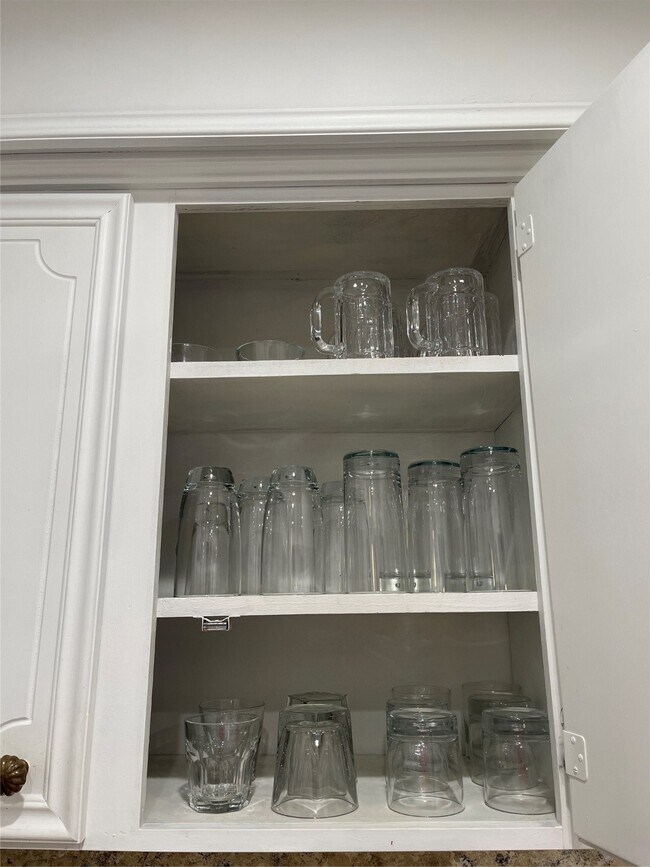 Building Photo - 1880 Saxony Ln