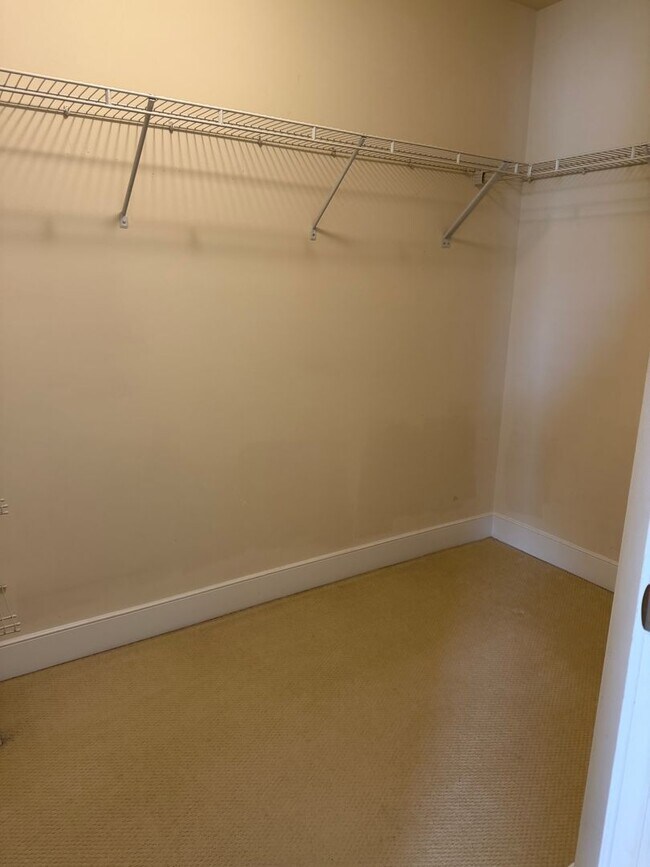 Building Photo - 4 LEVEL TOWNHOUSE WITH 2 CAR GARAGE, WALKING DISTANCE TO DOWNTOWN CROWN