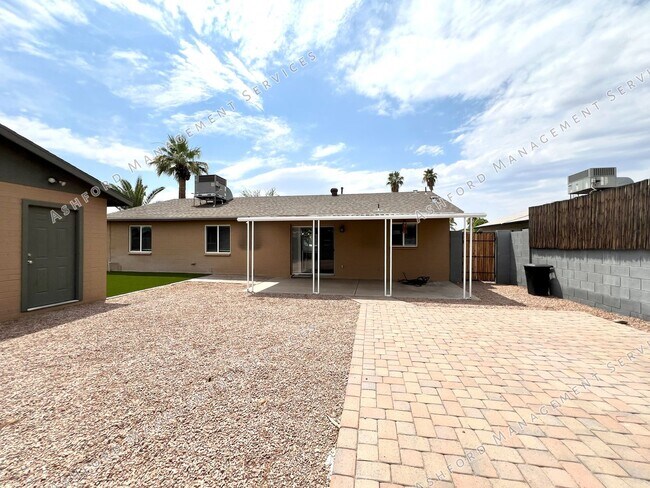 Building Photo - REMODELED 3 BEDROOM 2 BATH GEM WITH DETACH...
