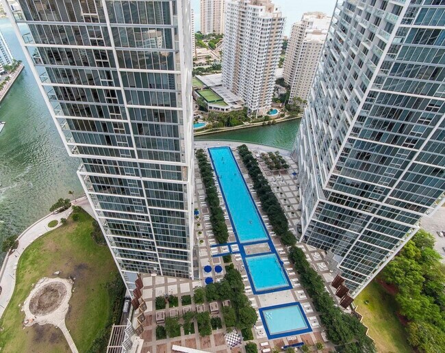 Building Photo - 485 Brickell Ave