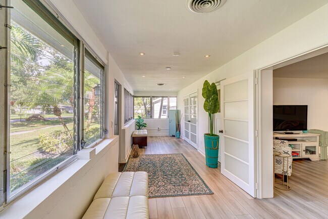 Building Photo - 2042 37th Ave