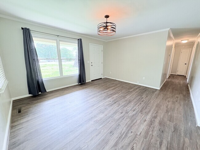 Building Photo - 4077 Brookfield Dr