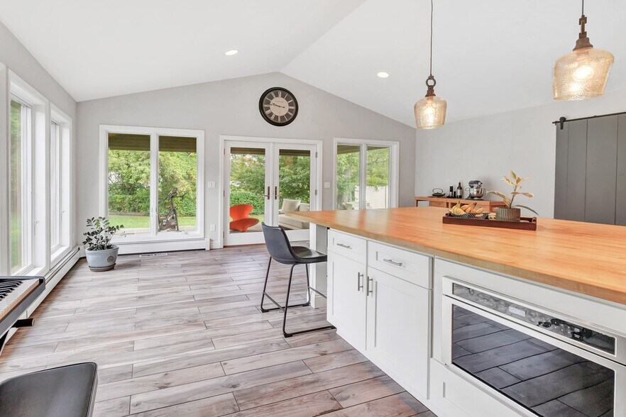 Building Photo - 26 Pearsall Pl