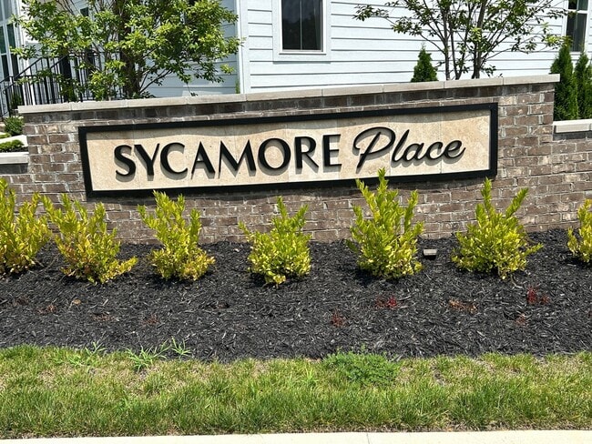 Building Photo - Luxury End-Unit Townhome with 2-Car Garage, Deck & Bonus Room – Available June 5!