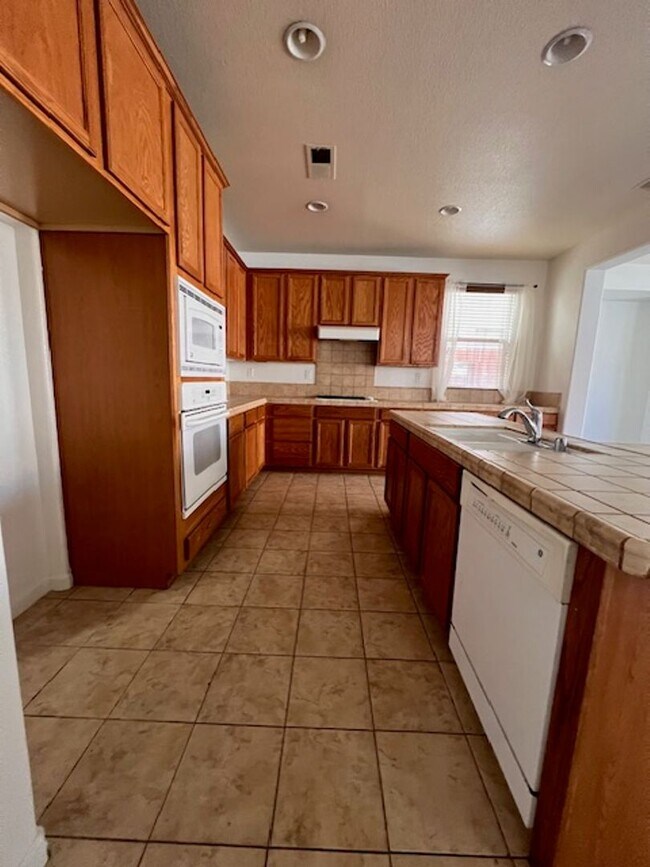 Building Photo - 3921 Ruffed Grouse Ln