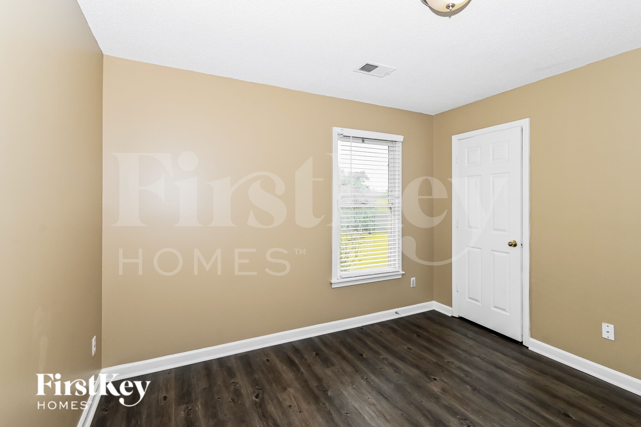 Building Photo - 844 Tropicana Dr E