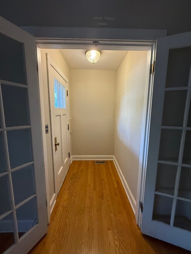 Building Photo - 327 Euclid Ave