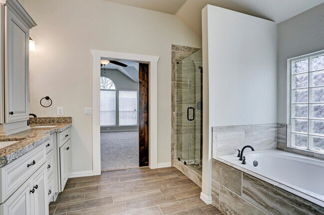 Building Photo - 6319 Deep Canyon Dr