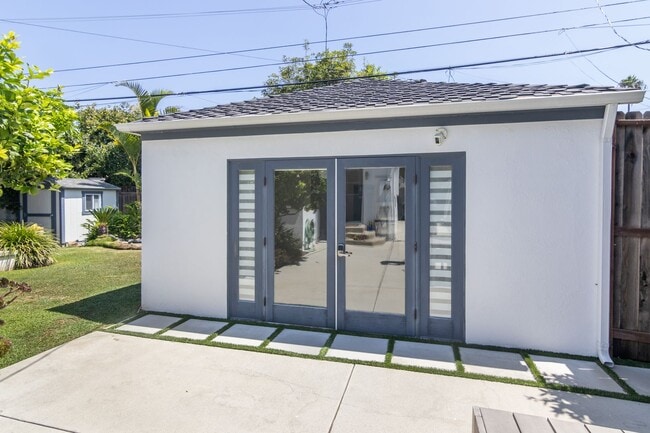 Building Photo - 2812 Stoner Ave