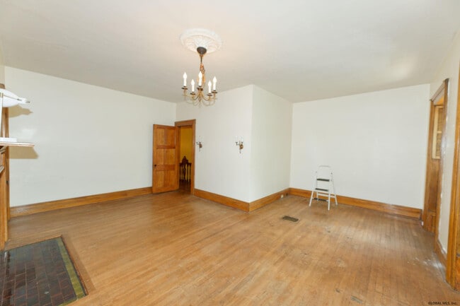 Building Photo - 150 2nd St