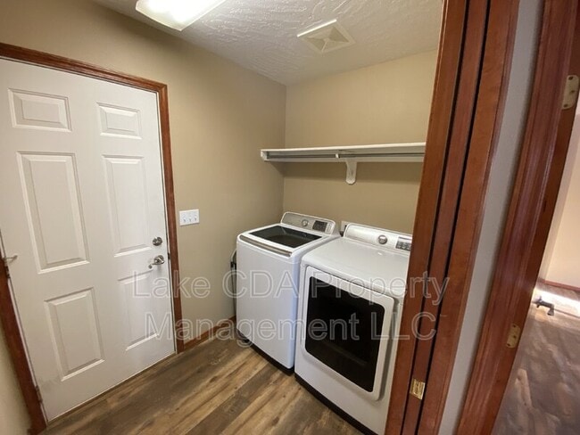 Building Photo - 8920 Torrey Ln
