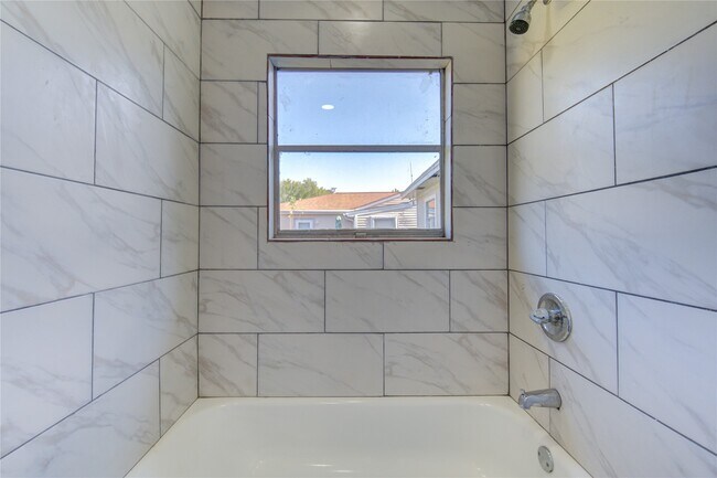 Building Photo - 3020 2nd Ave N