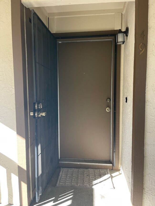 Building Photo - Beautiful Condo in Gated Community