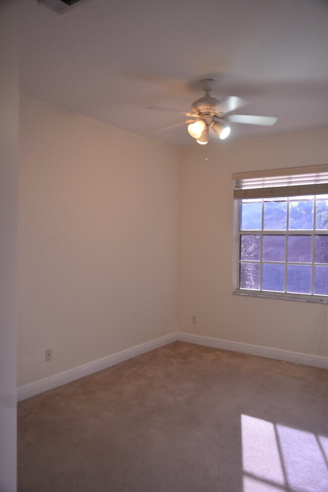 Building Photo - 3240 Fairway Cir