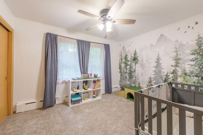 Building Photo - Rare green lake lake home for long term re...