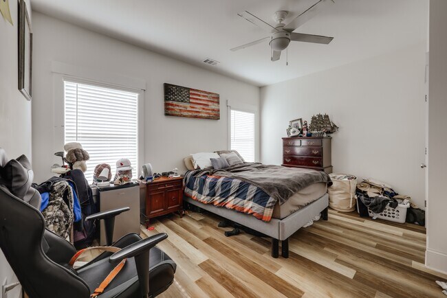 Building Photo - 374 Arch St