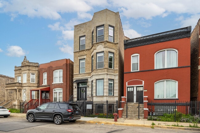 Primary Photo - 3328 W Congress Pkwy
