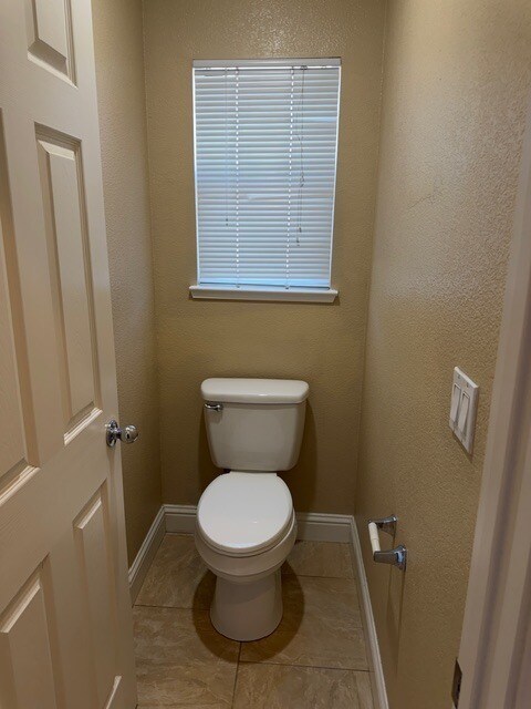 Building Photo - Tracy 3 Bedroom 2.5 Bathroom Home