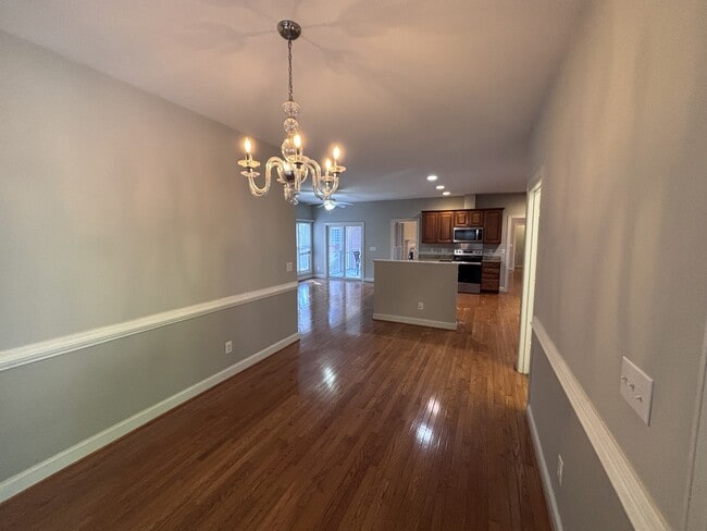 Building Photo - 420 Lake Forest Dr SE