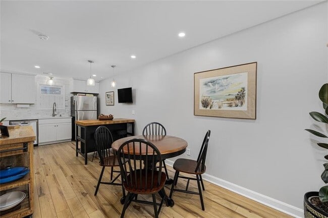 Building Photo - 208 Marlborough St