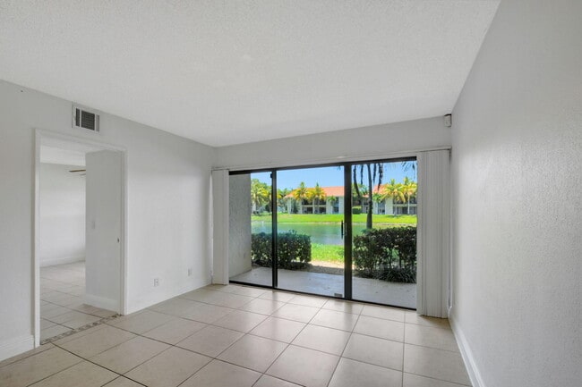 Building Photo - 1495 Lake Crystal Dr