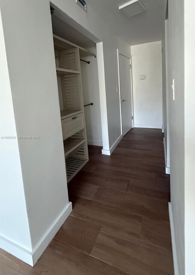 Building Photo - 1201 NE 191st St