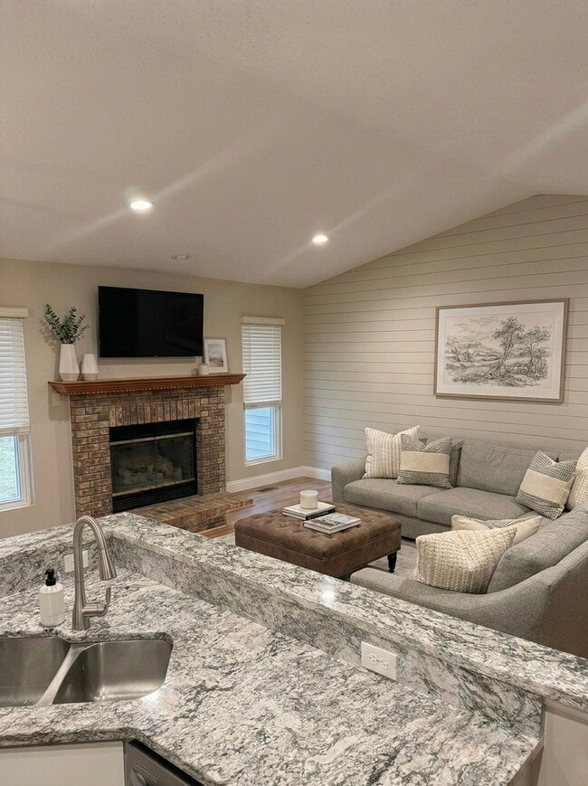 Building Photo - 46 Freymuth Rd