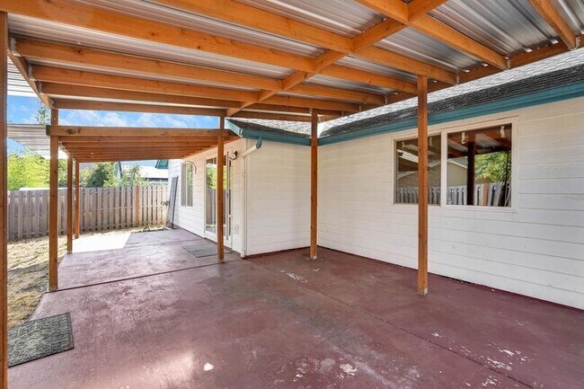 Building Photo - 1075 Mildred Ln SE