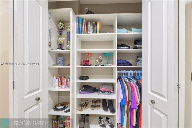 Building Photo - 3100 Riverside Dr