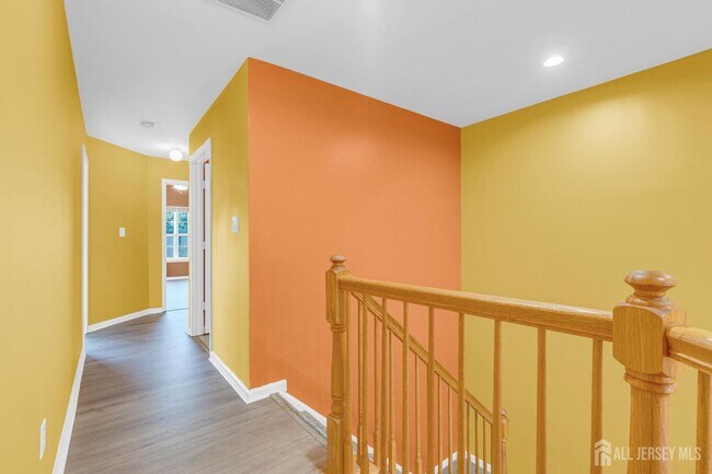 Building Photo - 356 Hawthorne Rd