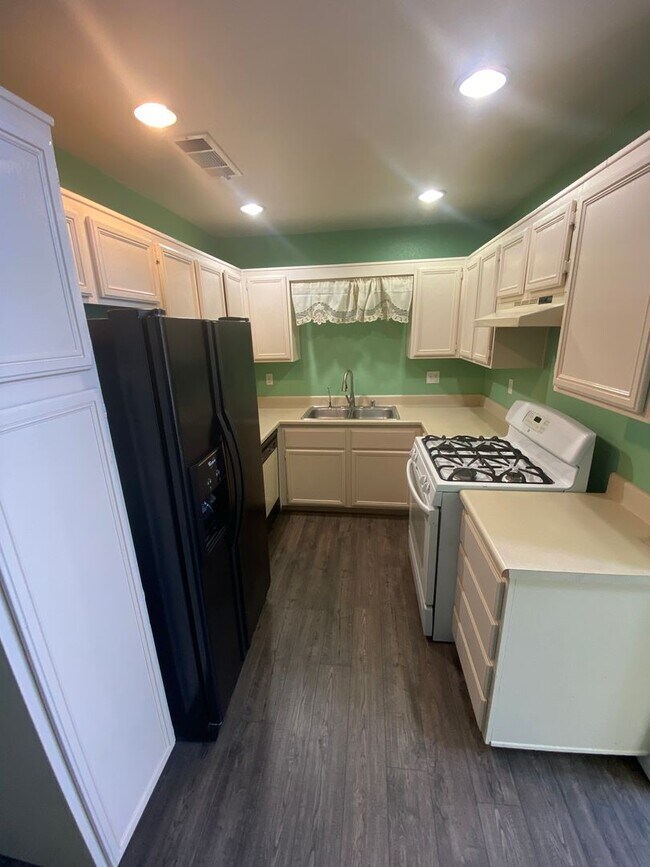 Building Photo - AMERICANA Property Mgmt - Gated 2beds -2baths Townhouse in Spring Valley