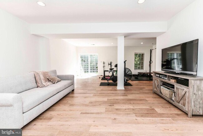 Building Photo - 46342 Summerhill Pl