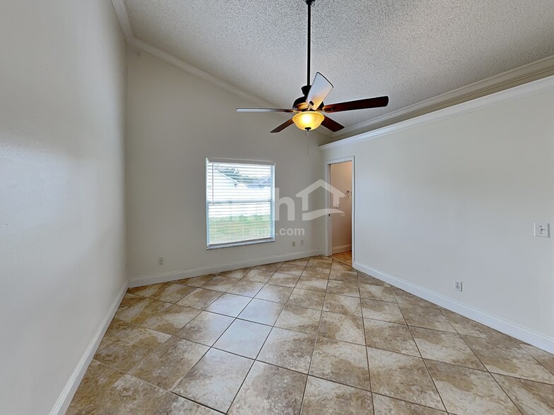 Building Photo - 989 Little Creek Rd
