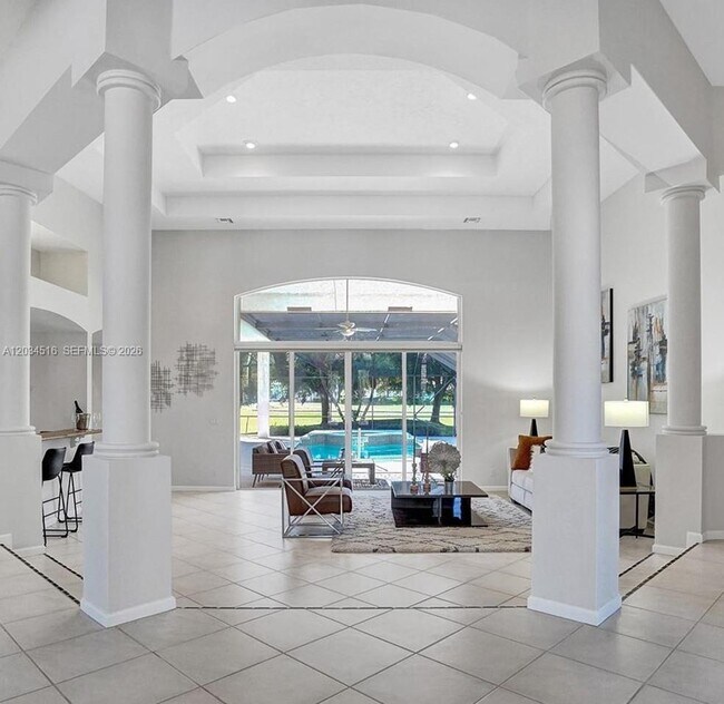 Building Photo - 2501 Poinciana Dr