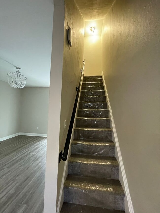 Building Photo - 4 Bedroom 1.5 Bath, Renovated House in Pottstown