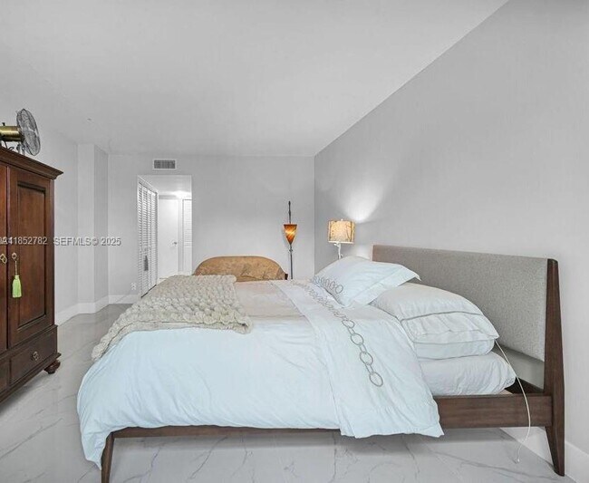 Building Photo - 2851 NE 183rd St