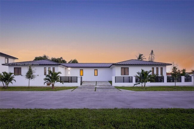 Building Photo - 917 SW 78th Pl